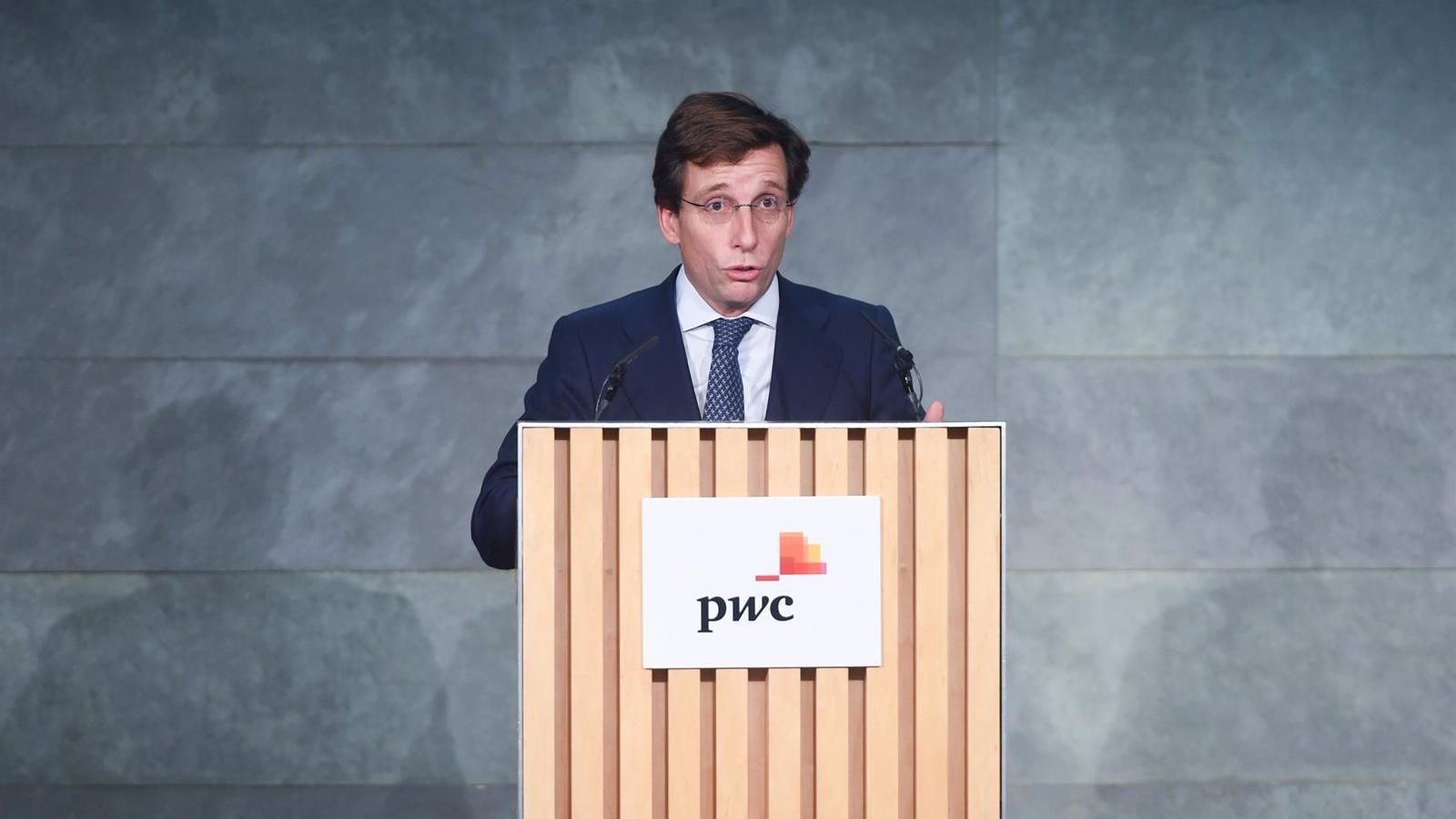 Almeida reclama al Gobierno mejoras en la conectividad de Barajas y la reapertura del Palacio de Congresos