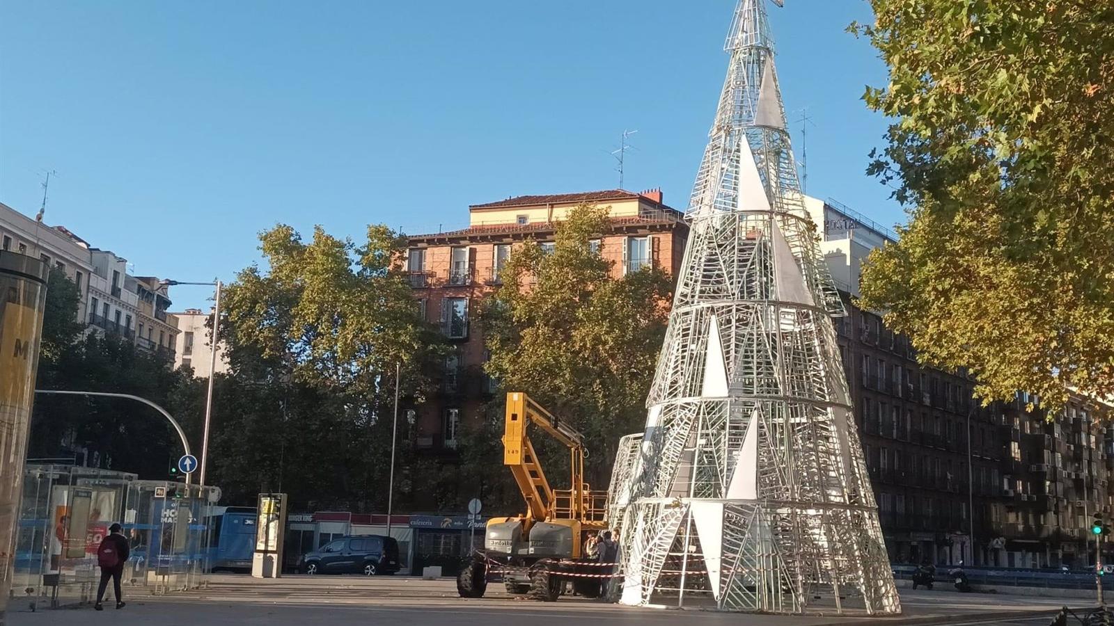 Arranca el montaje navideño en la ciudad de Madrid con casi 12 millones de bombillas