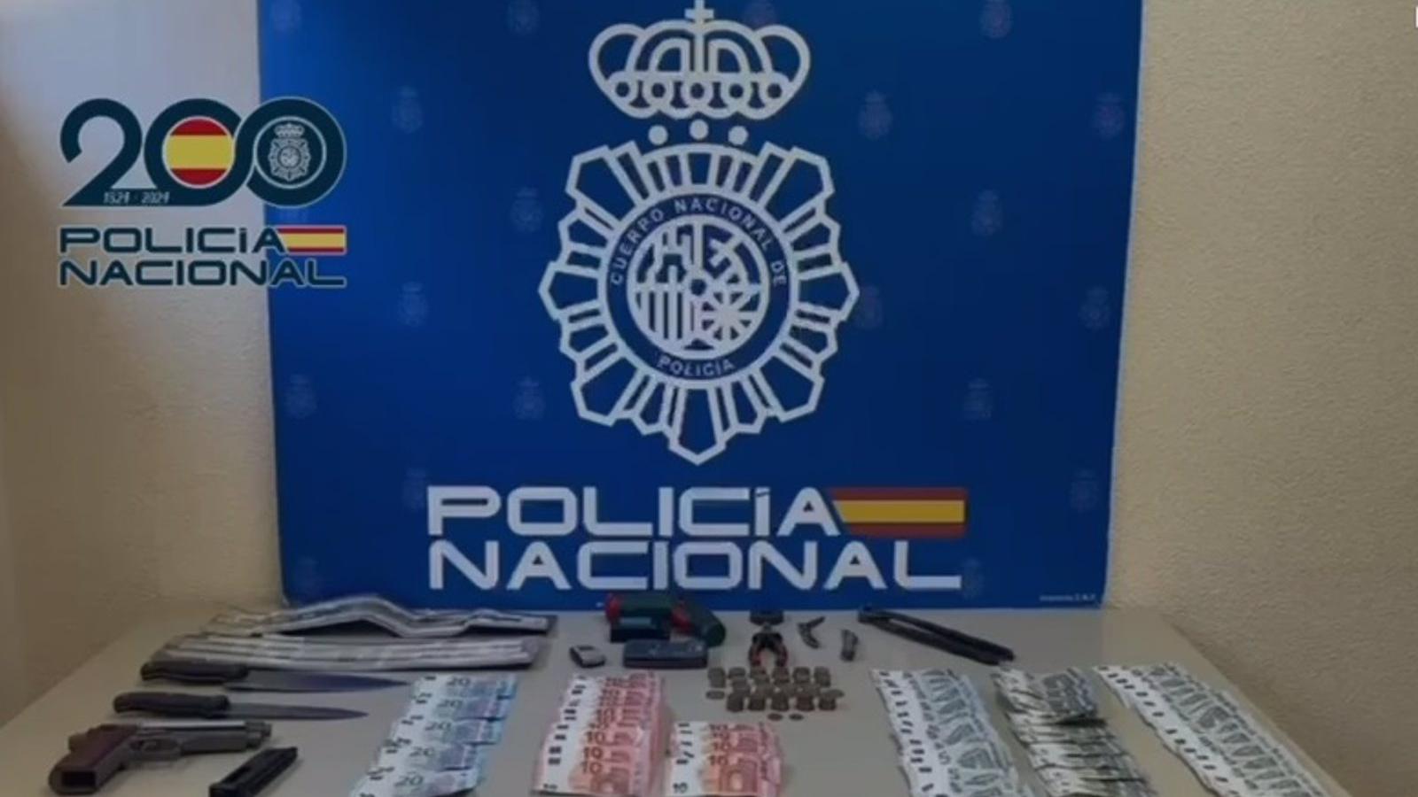 Dos detenidos por atracar a punta de pistola un estanco de San Blas