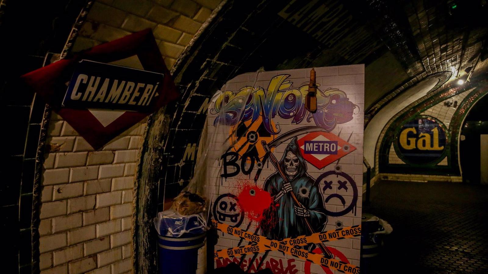 Metro de Madrid celebra Halloween en la 'estación fantasma' de Chamberí