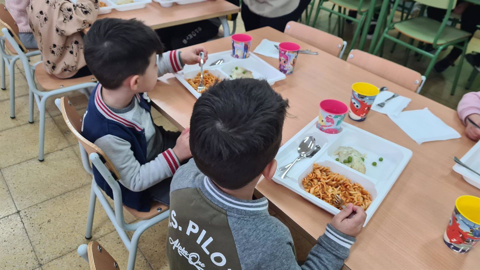 La Comunidad de Madrid abre un segundo plazo para solicitar becas de comedor escolar