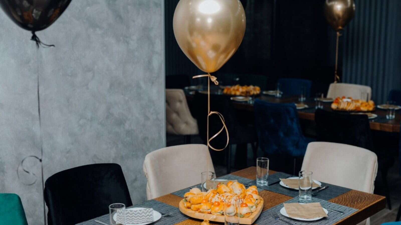 Encuentra el espacio ideal para tus eventos: bares, restaurantes y salas privadas