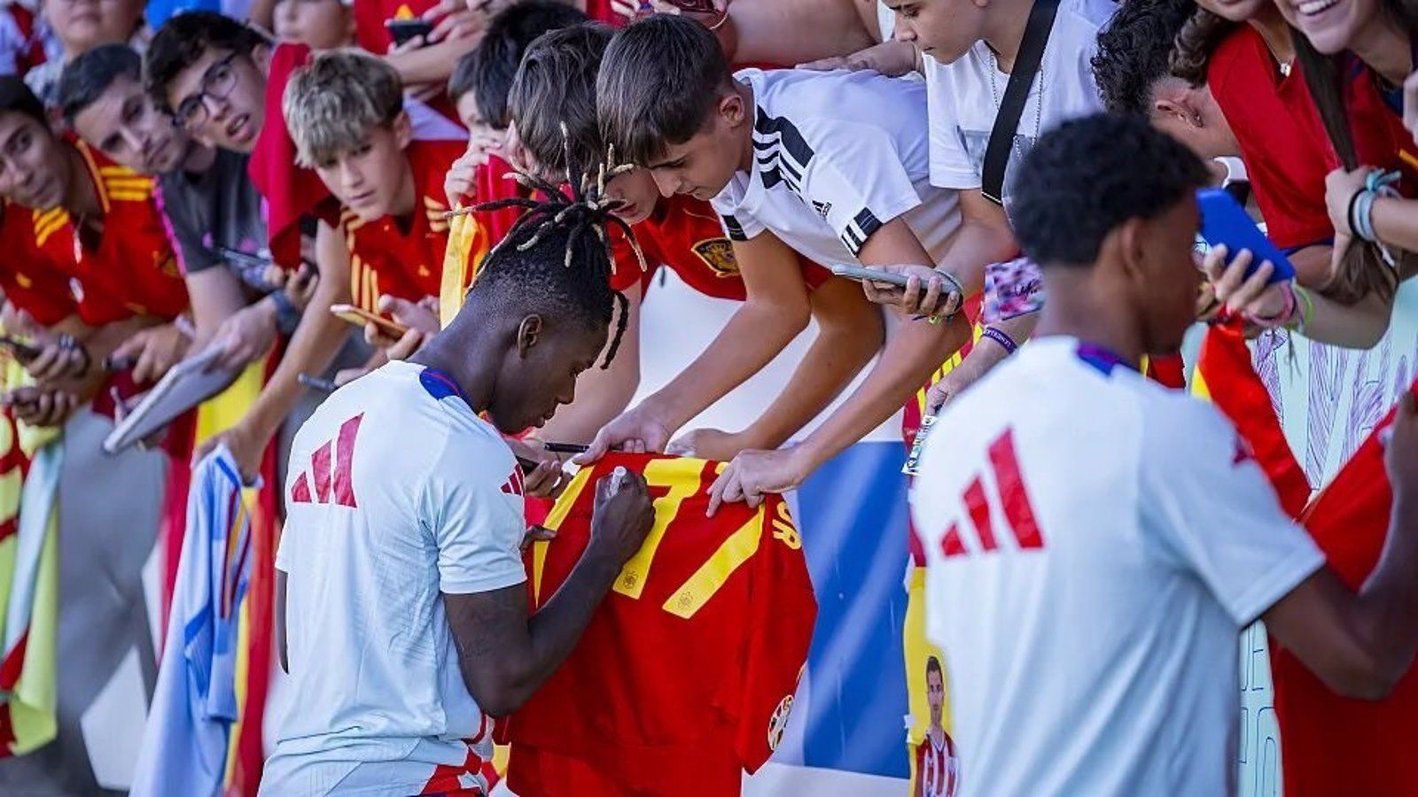 La selección ofrecerá entrenamientos públicos en Madrid y Tenerife en apoyo a afectados por la DANA