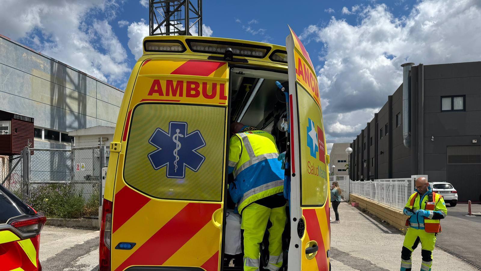 Un operario sufre caída de cuatro metros en obra en la capital