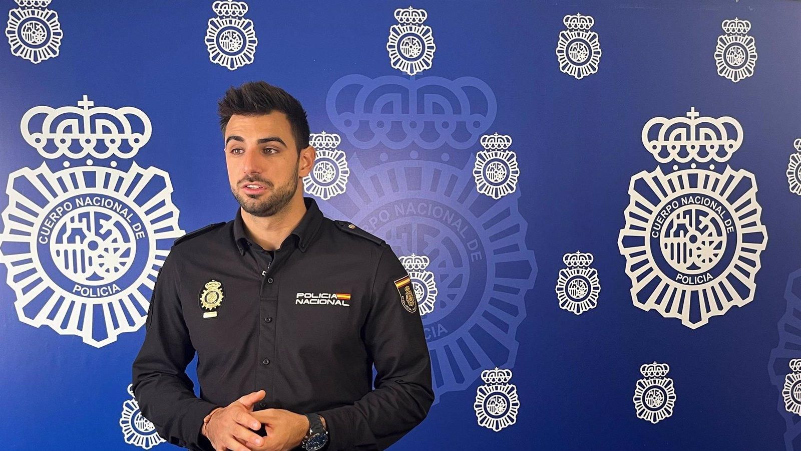 Un alumno de la Escuela Nacional de Policía salva a una joven que transitaba por un túnel del Metro