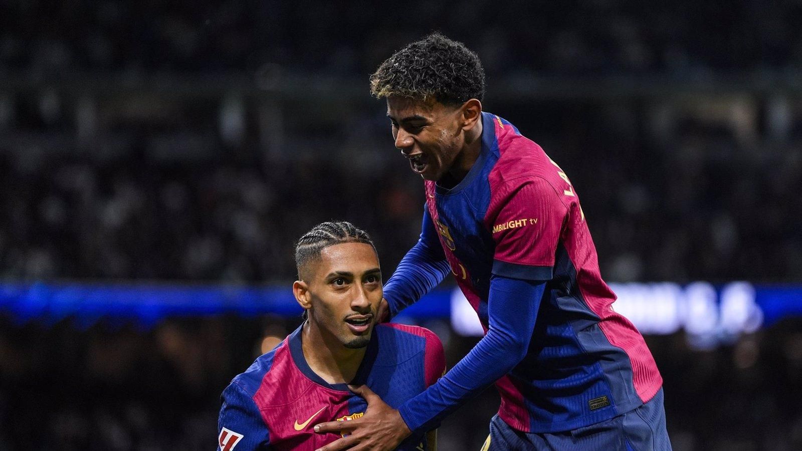 Detienen a tres individuos por insultos racistas a dos futbolistas del FC Barcelona en el Clásico de octubre
