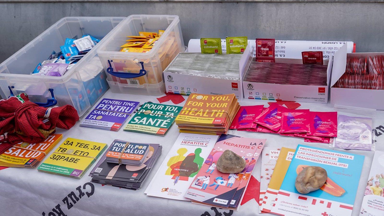 Torrejón impulsa la sensibilización sobre el VIH mediante distribución de material y campaña digital