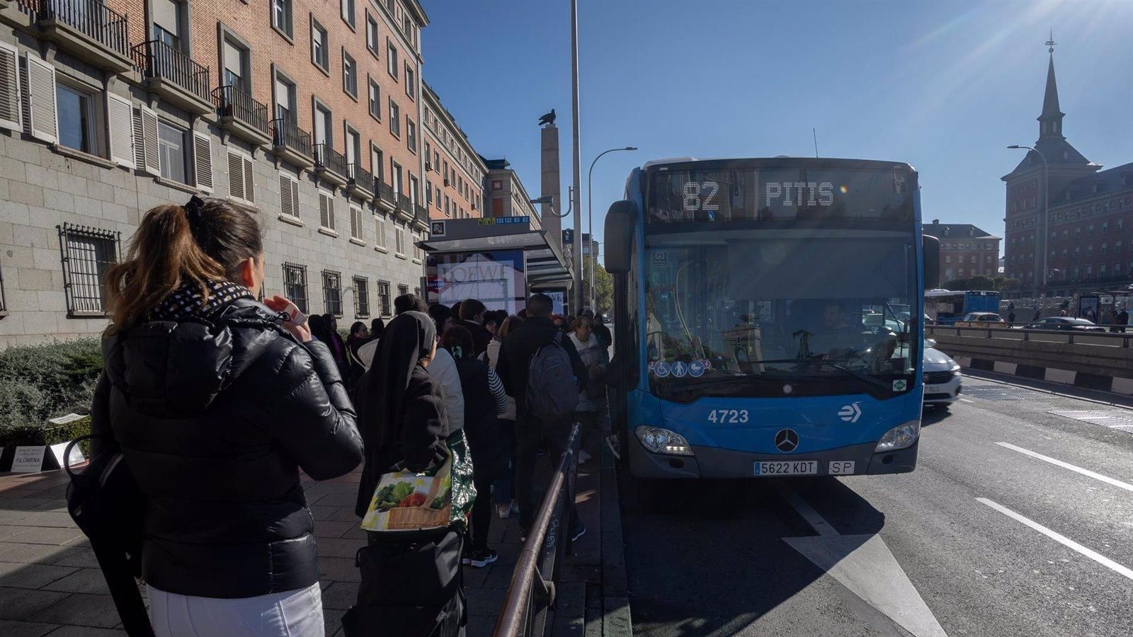Madrid registra 3,3 millones de viajeros en autobuses gratuitos durante el Black Friday