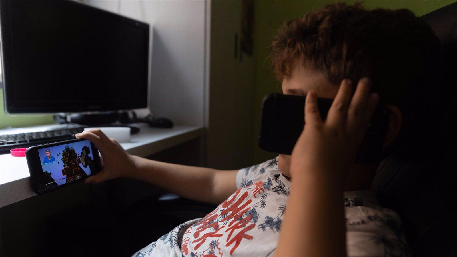 Recomiendan prohibir móviles con Internet a menores de 16 años