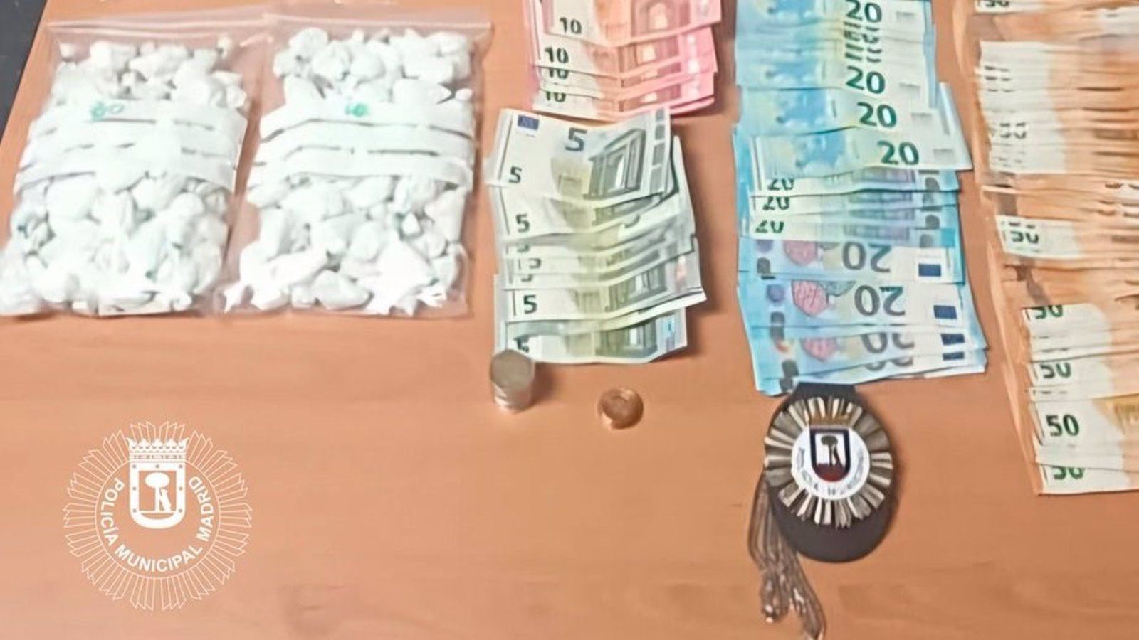 La policía arresta en Moratalaz a un individuo en un taxi con 140 bolsas de cocaína en su posesión