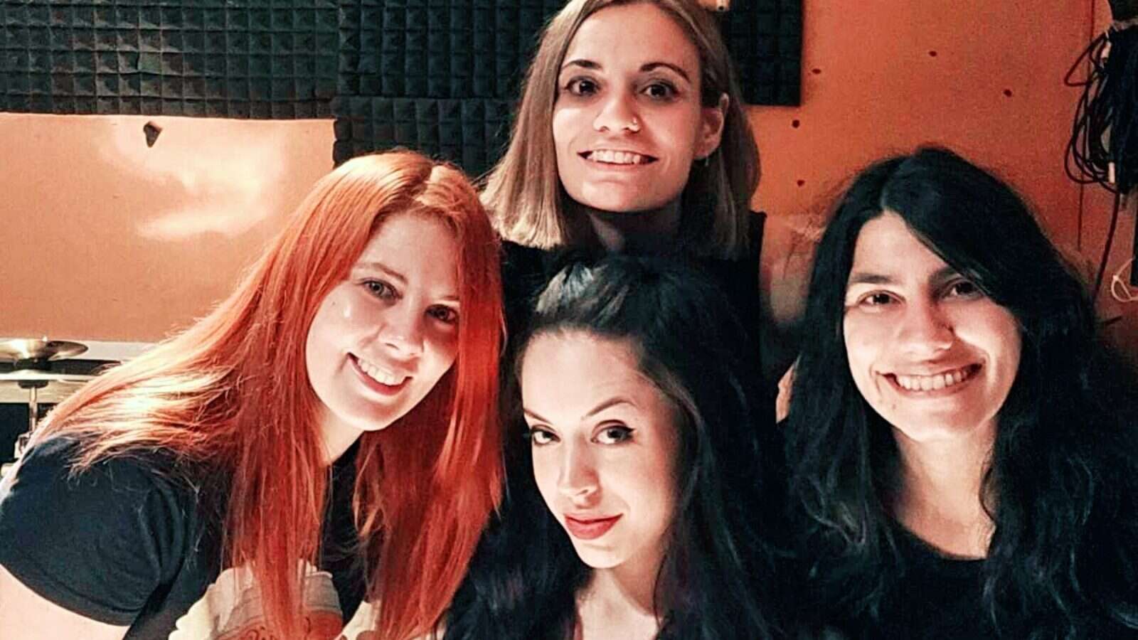 MUXU, “pop duro” y letras que no tratan de amor