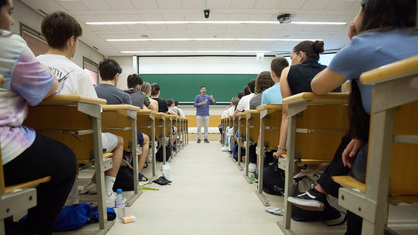 COFAPA destaca el papel de los profesores y propone mejorar su imagen en 2025