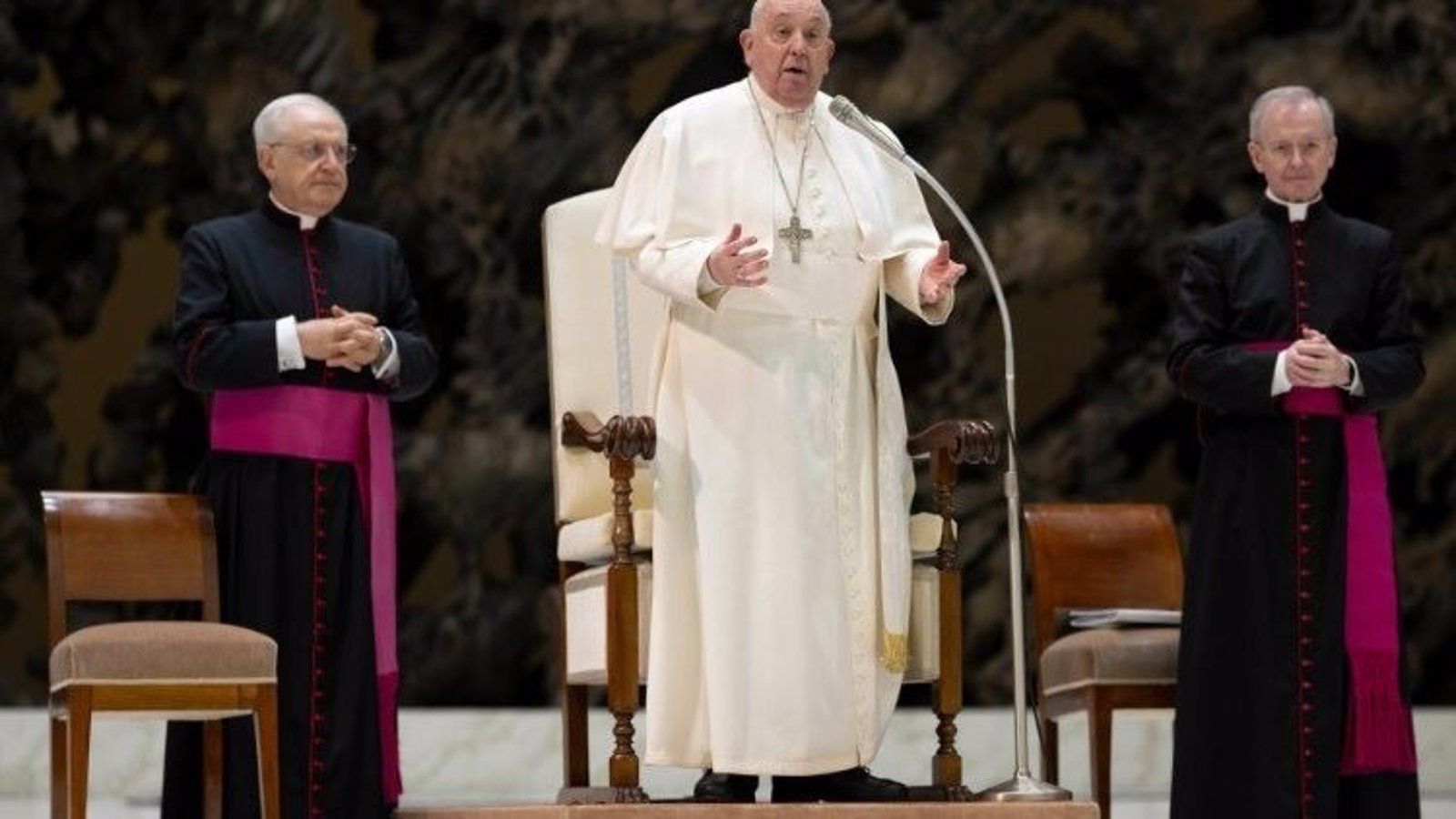 El Papa a los seminaristas valencianos: &quot;Sean esperanza para los que han perdido todo&quot;
