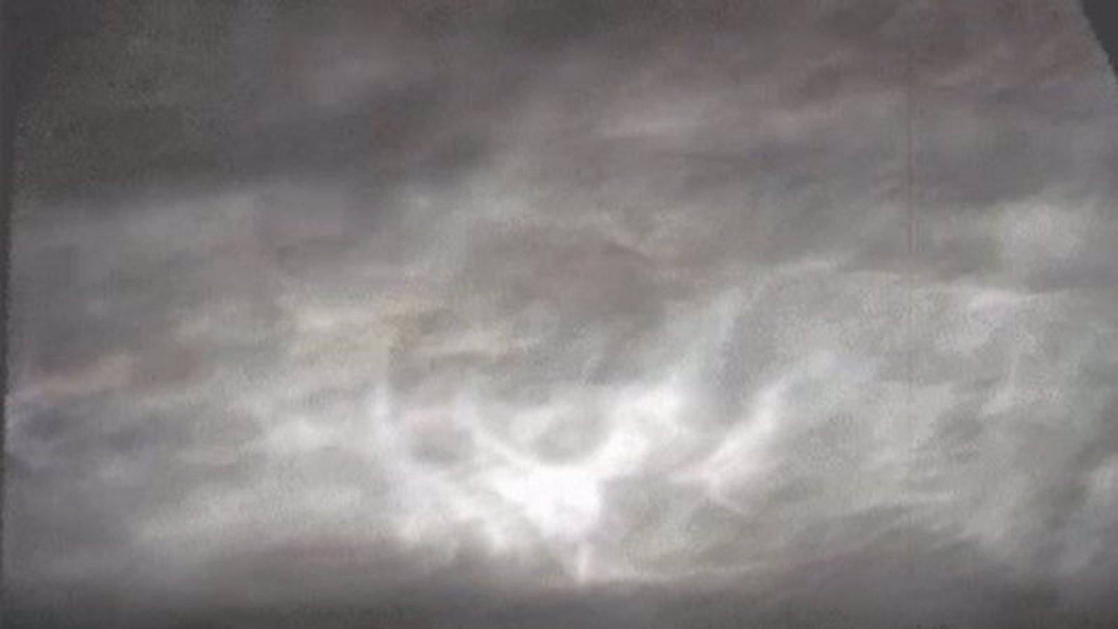 Curiosity capta impresionantes nubes iridiscentes en Marte