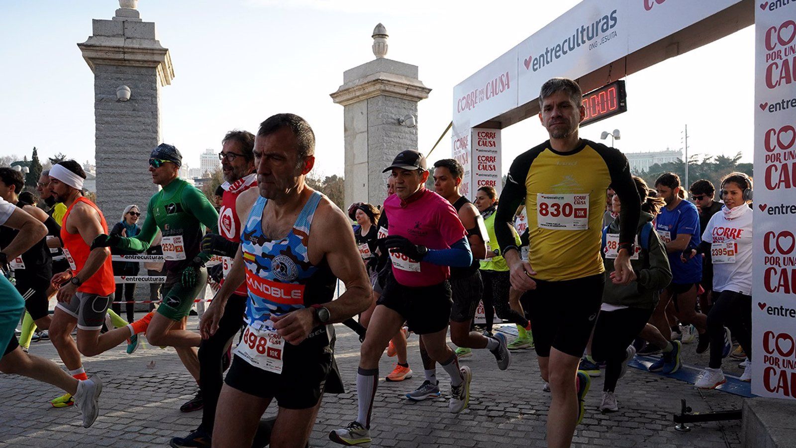 Más de 2.000 participantes se congregan en el evento solidario 'Corre por una Causa'
