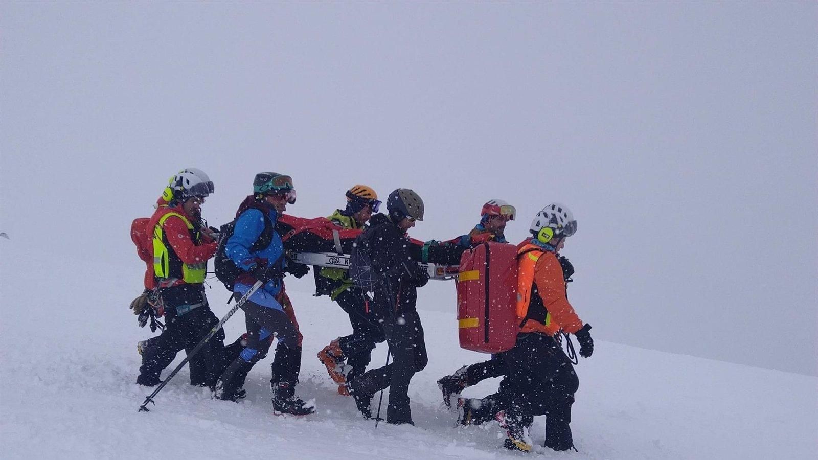  Rescatado un esquiador con fractura de tibia y peroné en la de Bola del Mundo