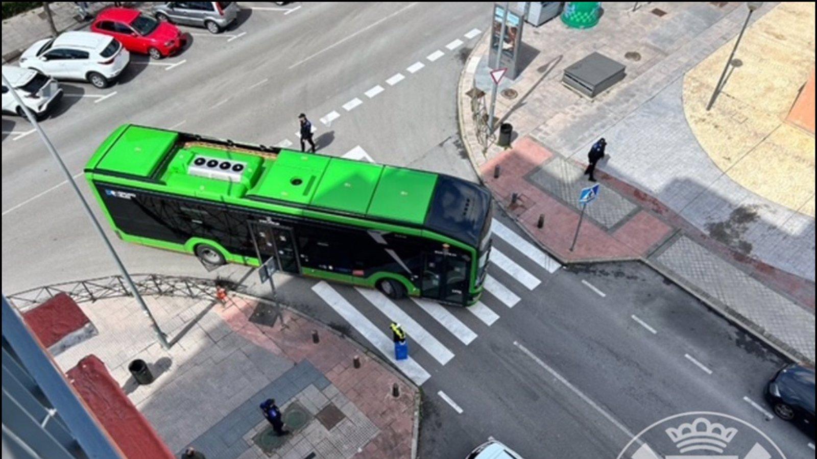La Policía de Leganés investiga el atropello de un autobús a un anciano en el barrio de Zarzaquemada