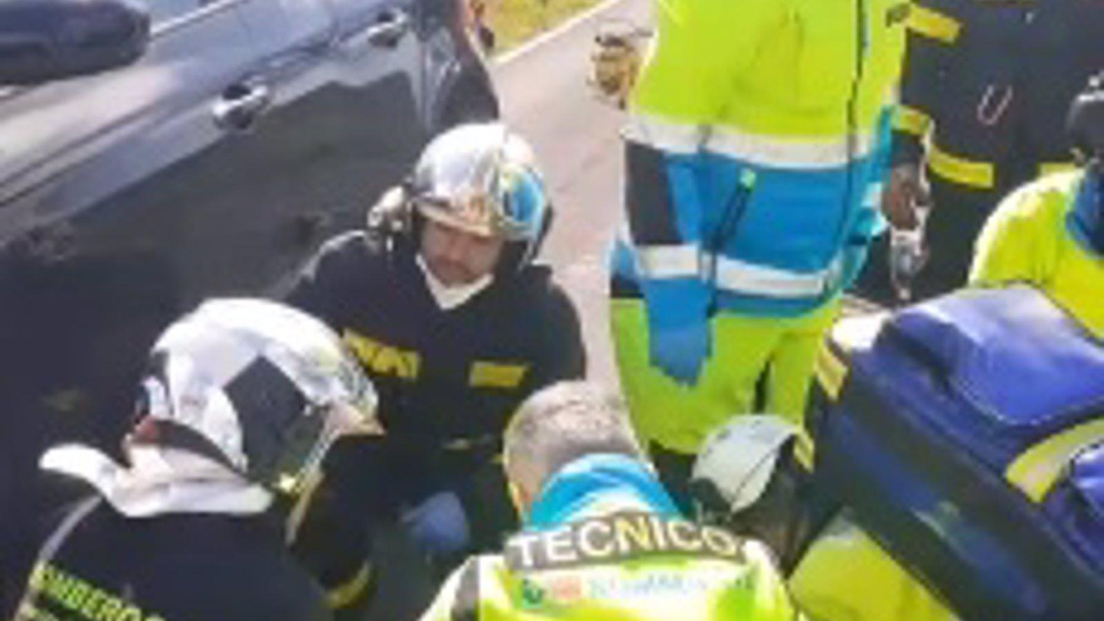 Un motorista resulta herido tras colisionar con dos coches en la M-213