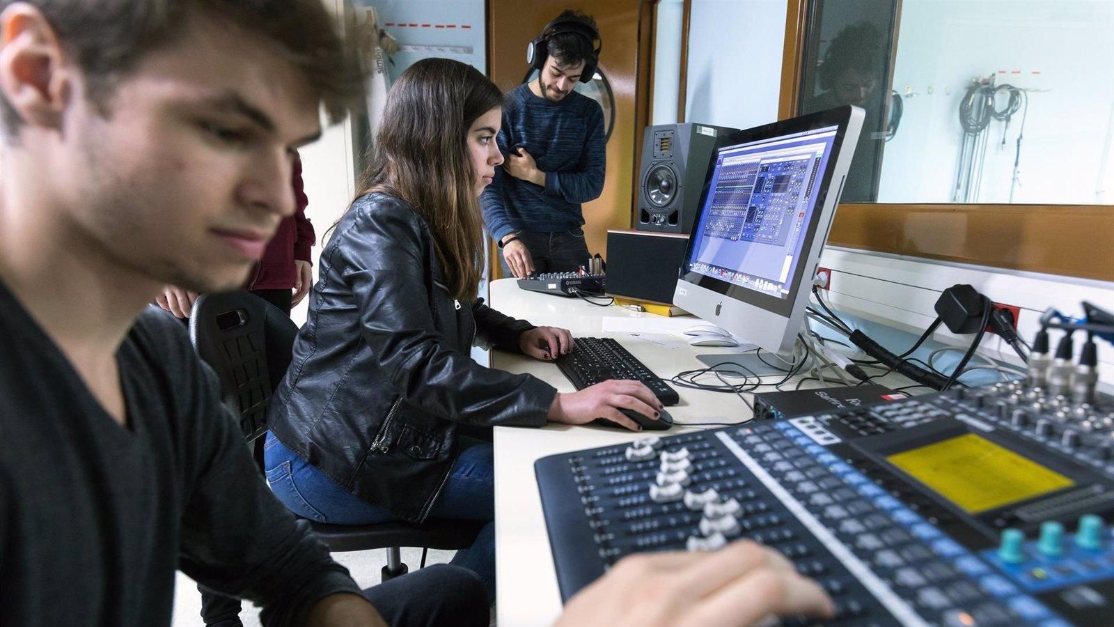 La Comunidad actualiza 34 planes de FP para adaptarlos al mercado laboral