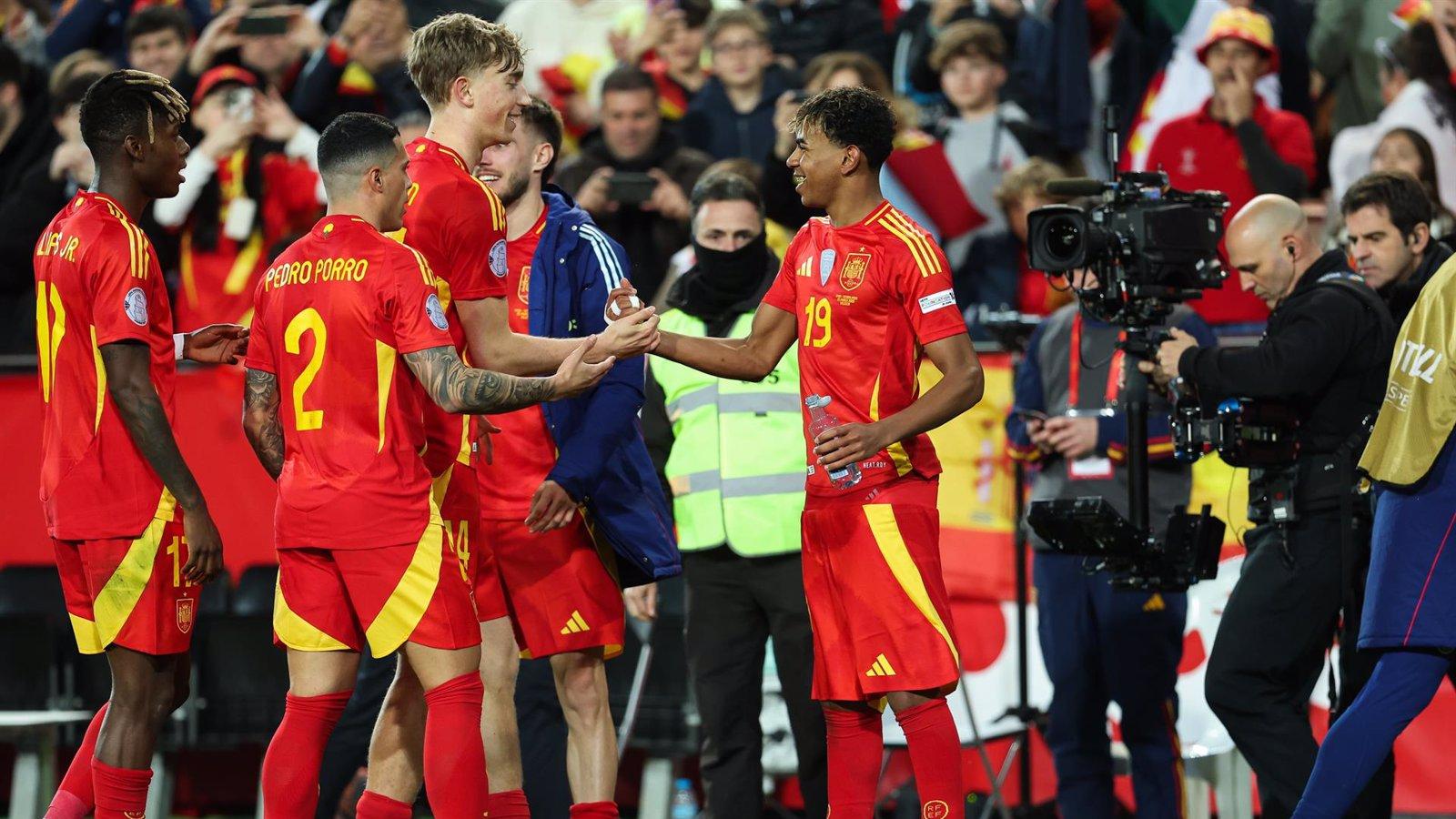 La selección española de fútbol evoluciona bajo la dirección de De la Fuente