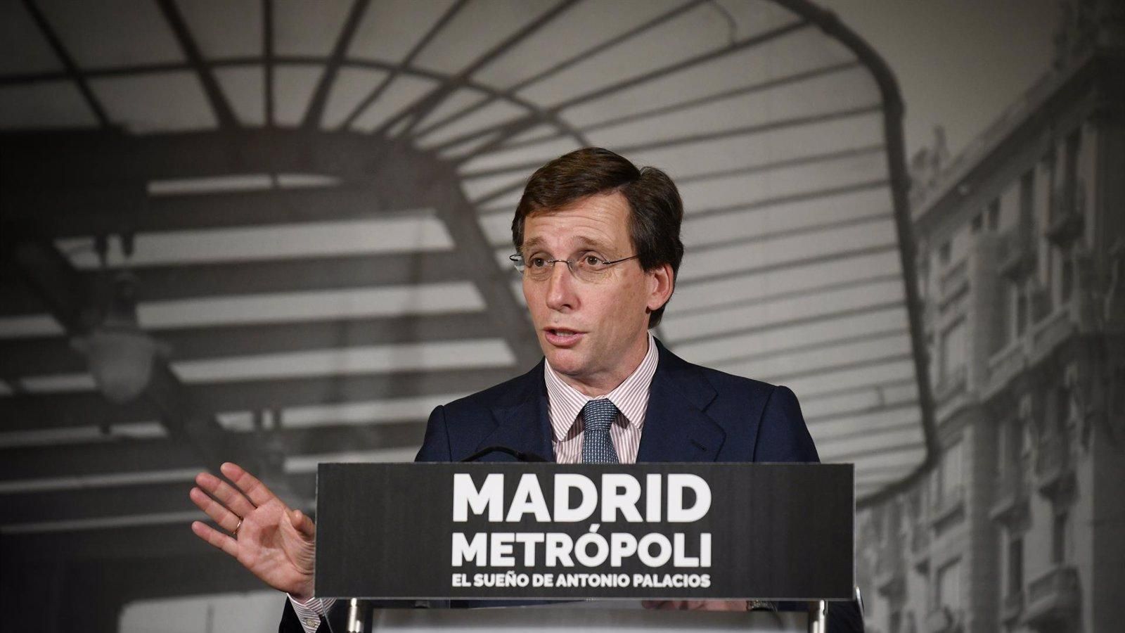 Almeida acusa a Reyes Maroto de estar “sostenida por lo que sabe de Begoña Gómez”