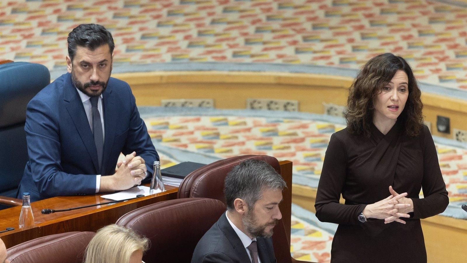 Ayuso acusa a Begoña Gómez de lucrarse con la universidad pública y carga contra la “casta de la izquierda elitista”