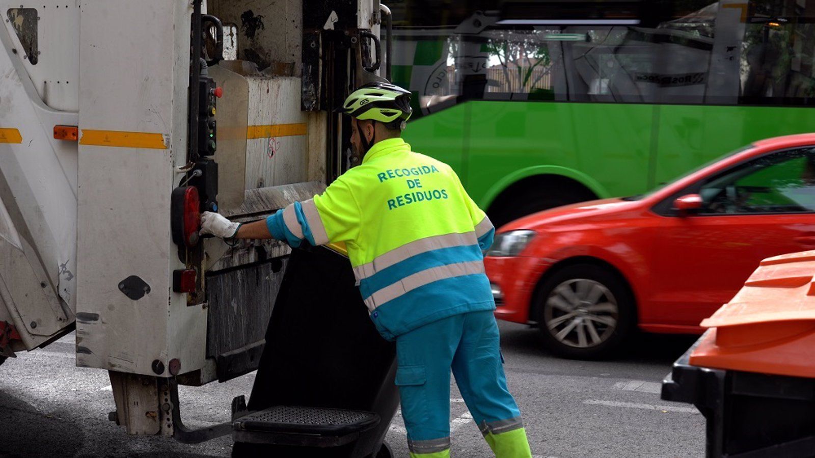 El Ayuntamiento de Madrid fija unos servicios mínimos del 50% ante la huelga indefinida de recogida de basuras