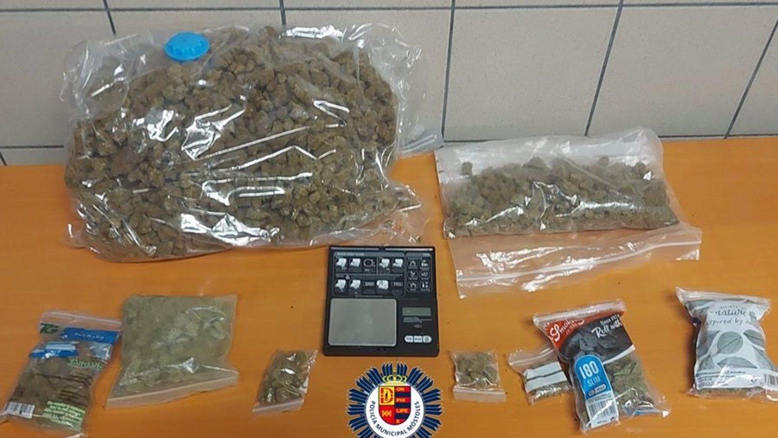 Detienen en Móstoles a un hombre por violencia machista y posesión de marihuana
