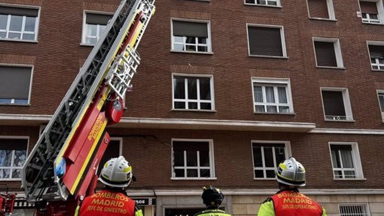Parte de la fachada de un edificio en Madrid se desploma sin causar heridos