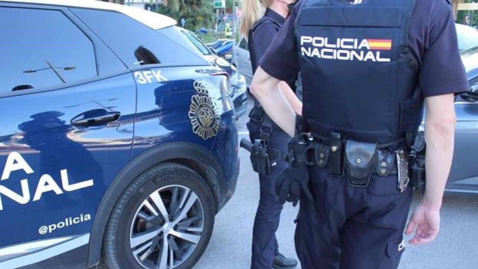 Detienen a cuatro personas por amenazar y perseguir con un cuchillo a un joven en Alcalá