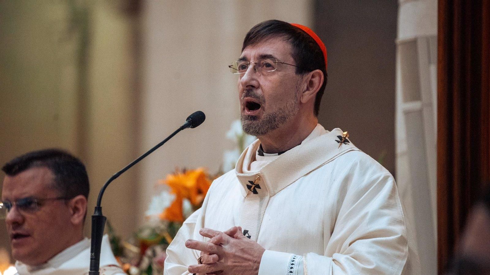 El cardenal Cobo preside en la Almudena una misa por el Papa Francisco