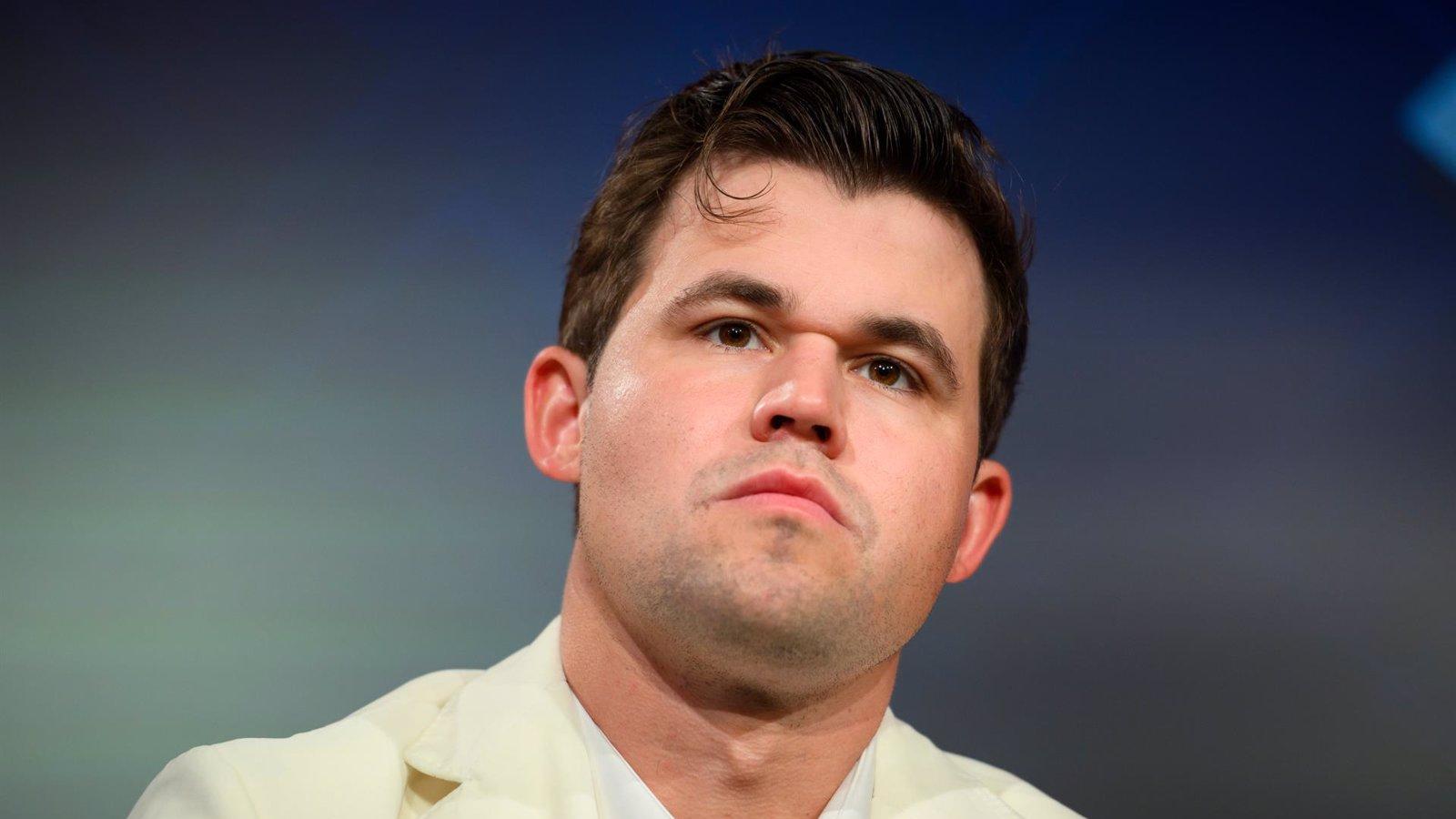 Carlsen empata una partida de ajedrez contra 140.000 jugadores
