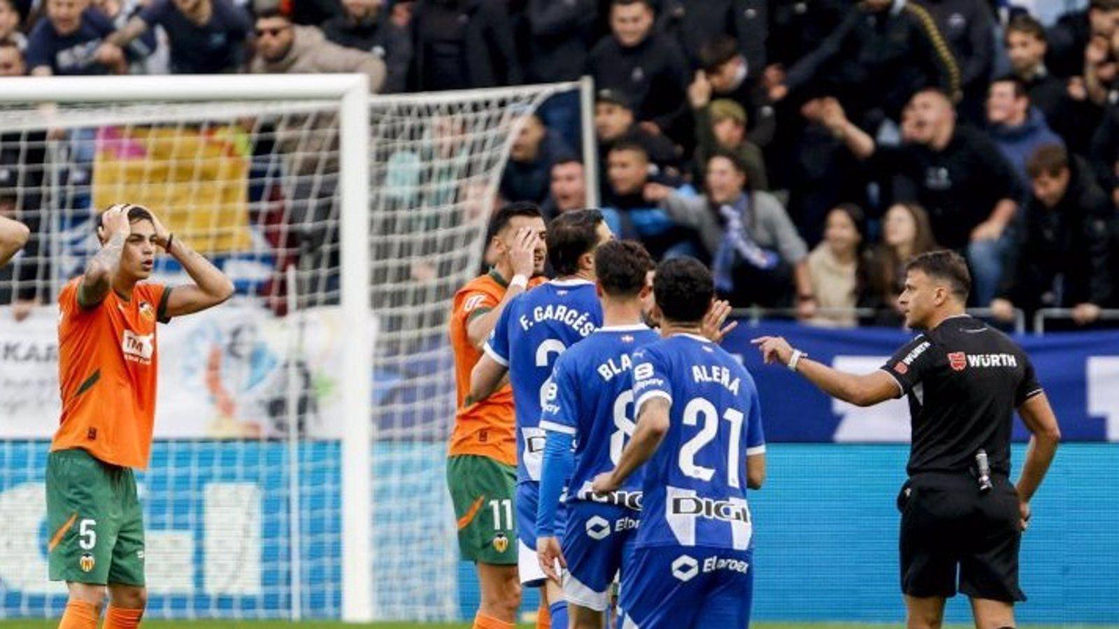 Un penalti decisivo confirma el descenso de Las Palmas y acerca la permanencia del Alavés