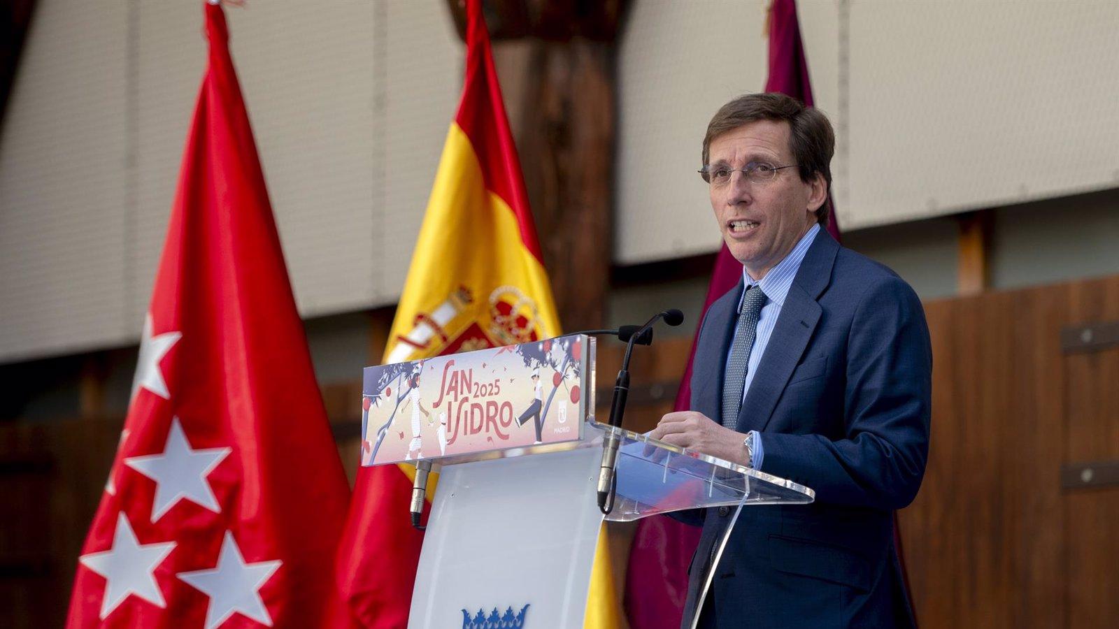 Almeida exige a Sánchez que busque apoyos o convoque ya elecciones