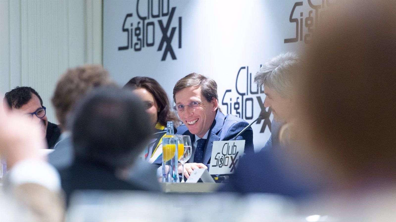 Almeida no desvela si repetirá en 2027: "Dentro de dos años ya veremos"