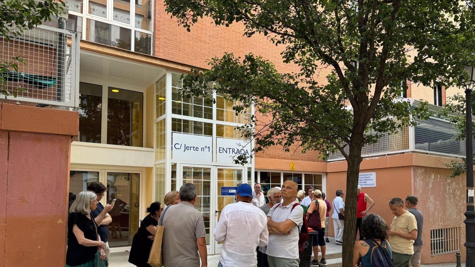 Cuatro personas bloquean el inicio de las obras en los apartamentos municipales de San Francisco