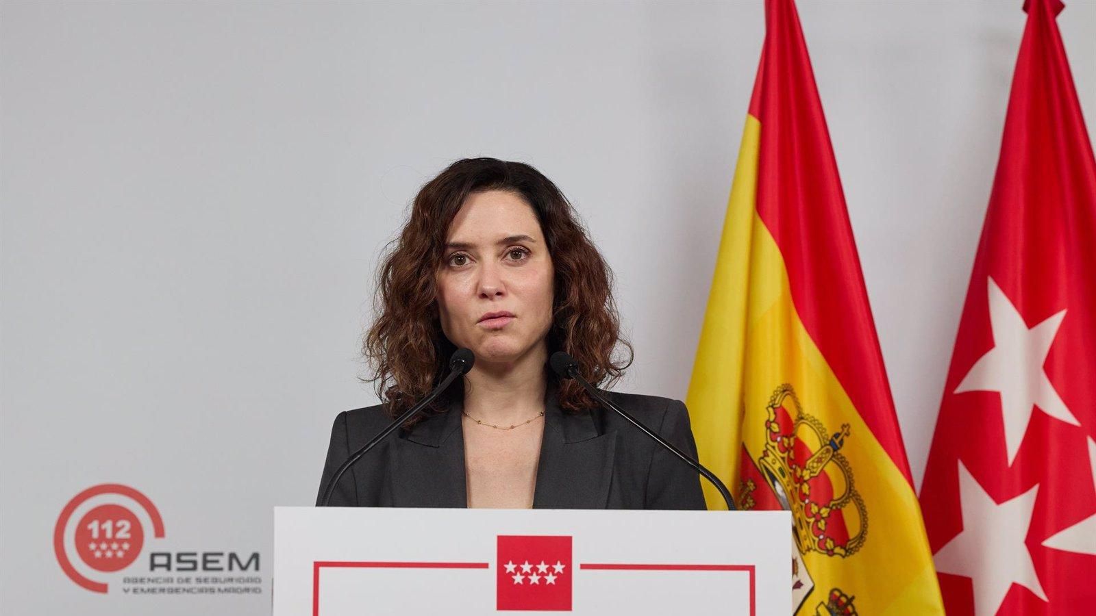 La presidenta madrileña exige responsabilidades por el apagón y el caos ferroviario: &quot;Nada funciona&quot;