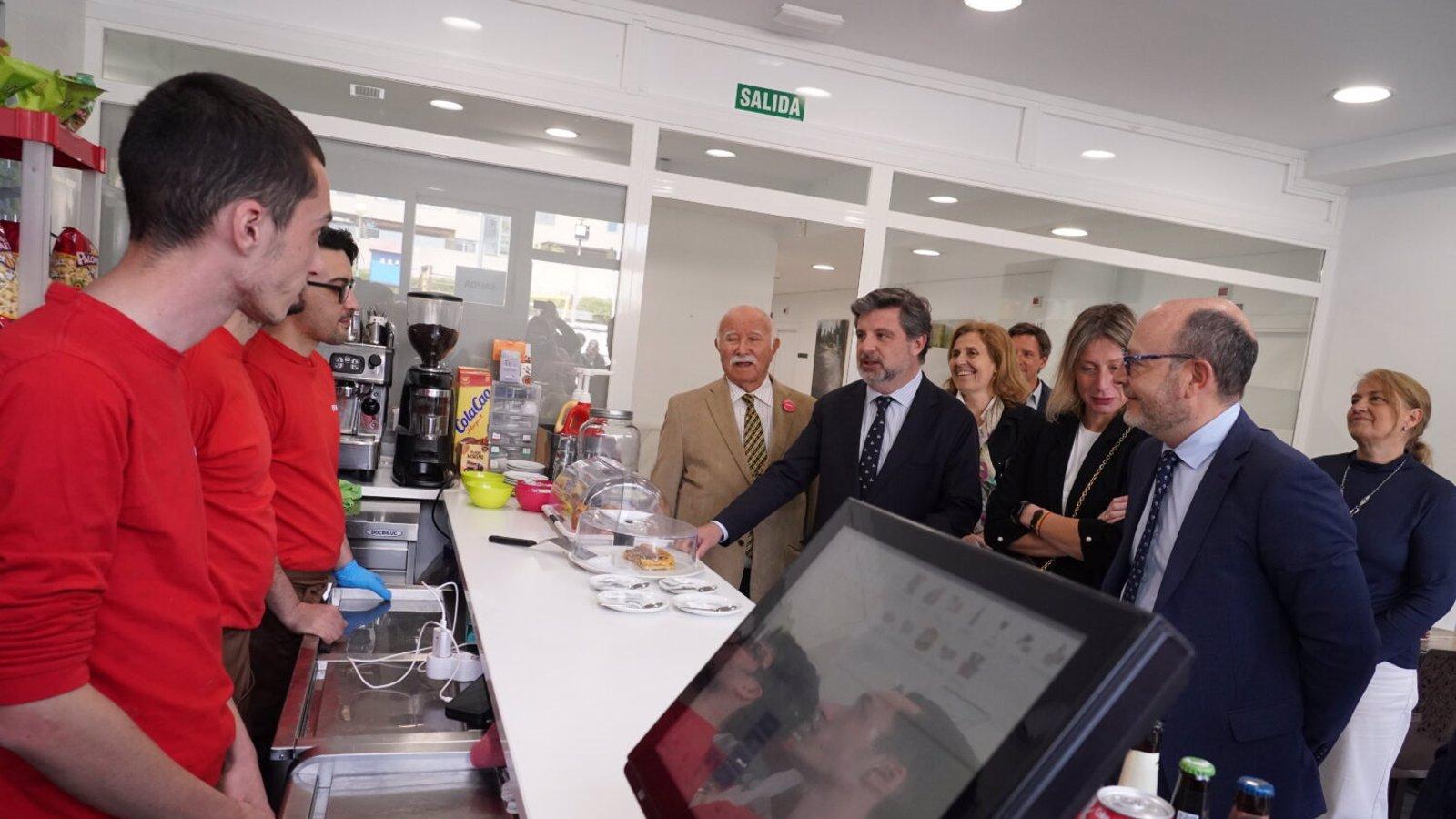 El Centro Cultural Gloria Fuertes de Barajas acoge una cafetería municipal gestionada por personas con discapacidad