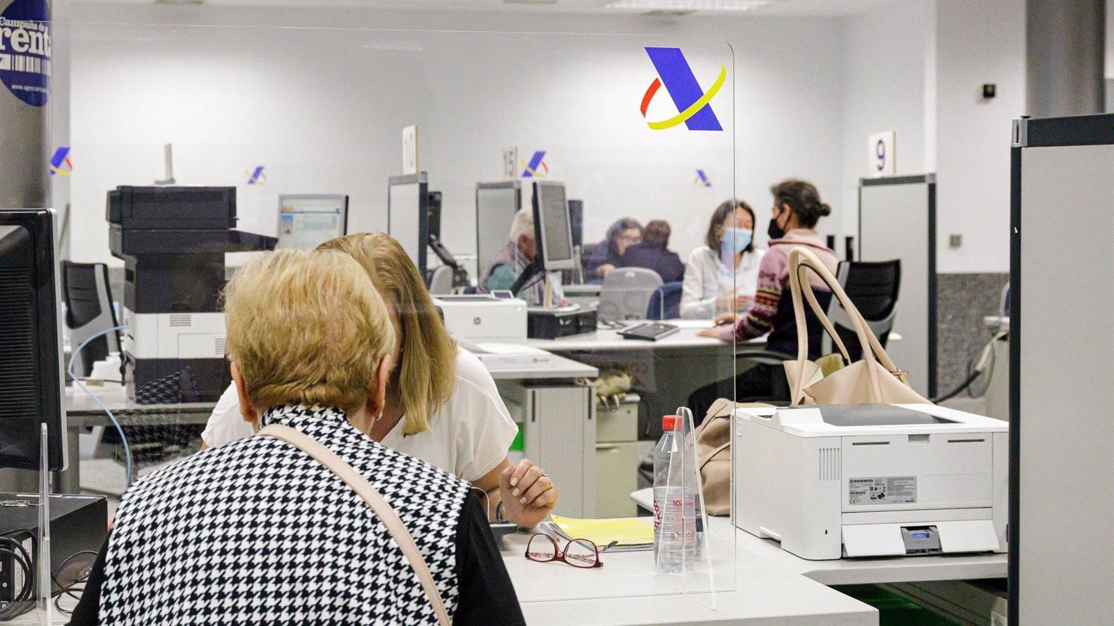 La Comunidad de Madrid destina 1,3 millones a formar a empleados públicos