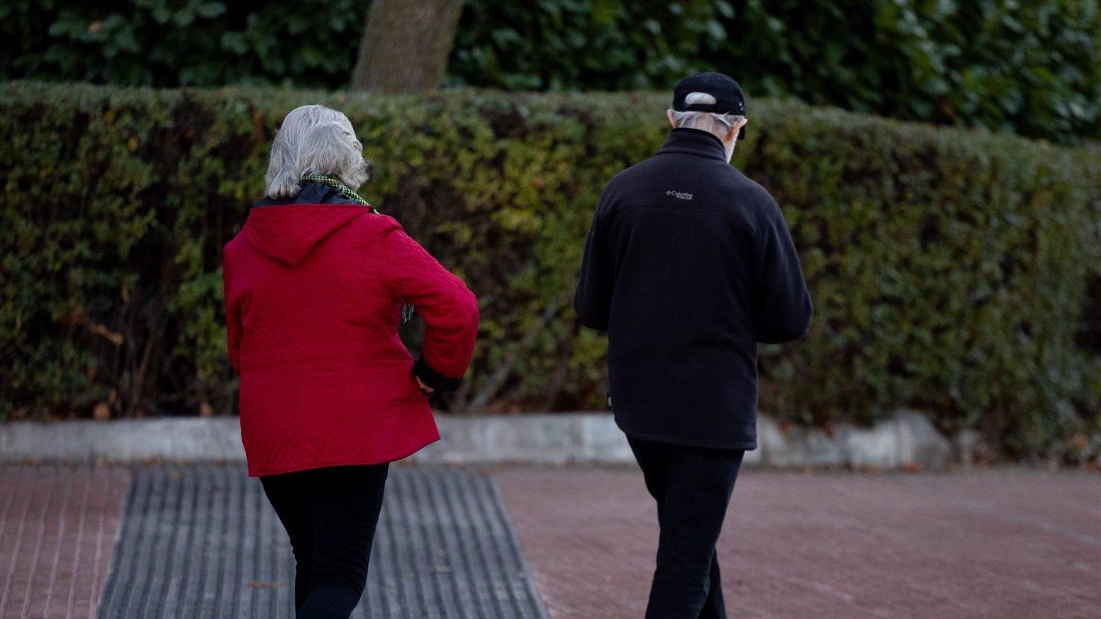 La Comunidad de Madrid refuerza su red contra la soledad con 154 municipios adheridos