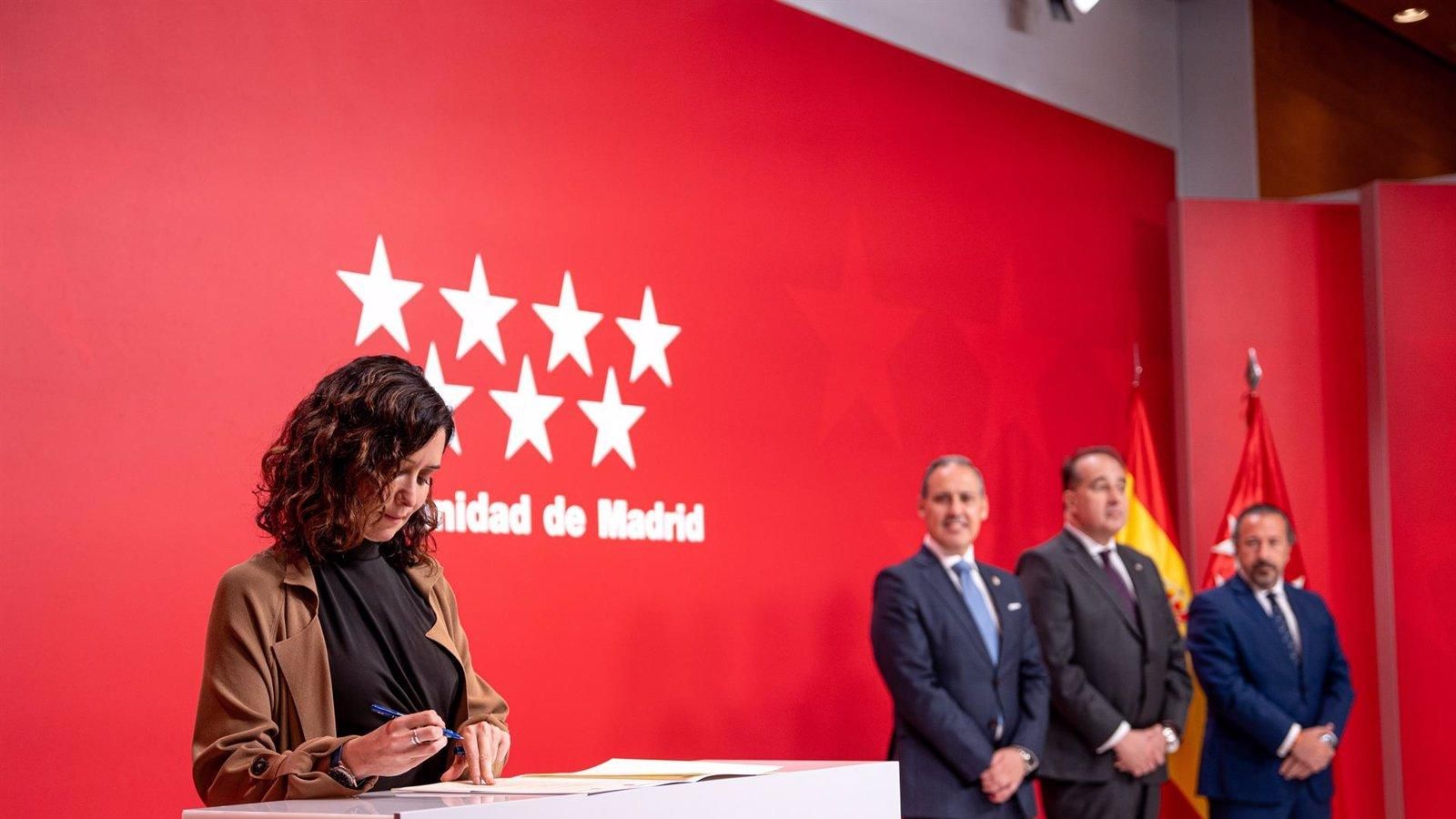 La Comunidad presenta un protocolo de asistencia a los afectados por la 'okupación'