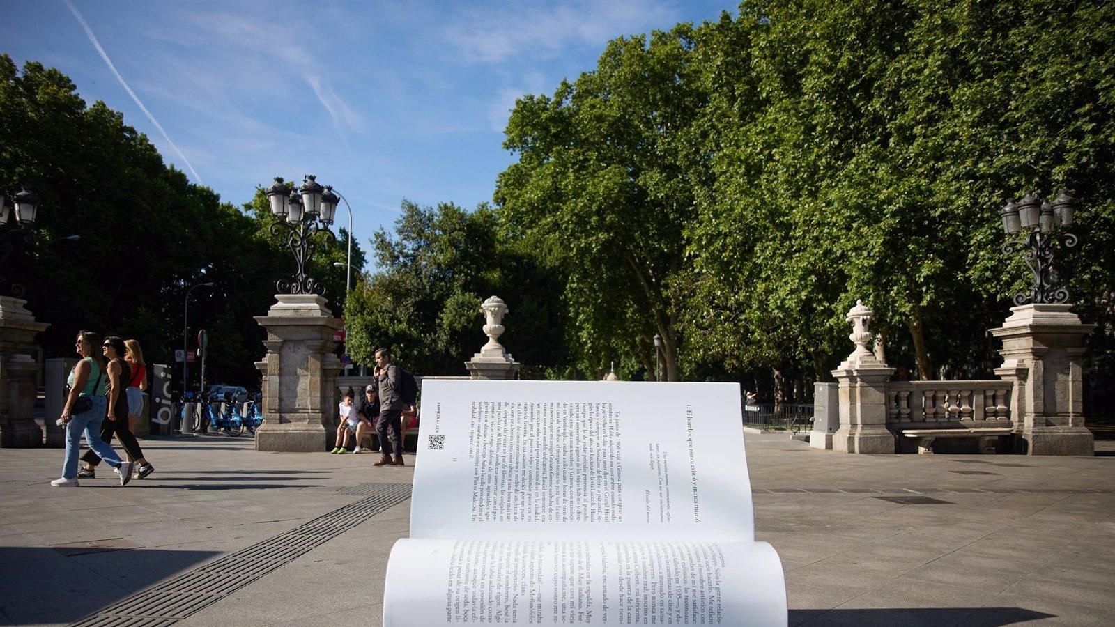 Un paseo por los libros en los bancos de Madrid
