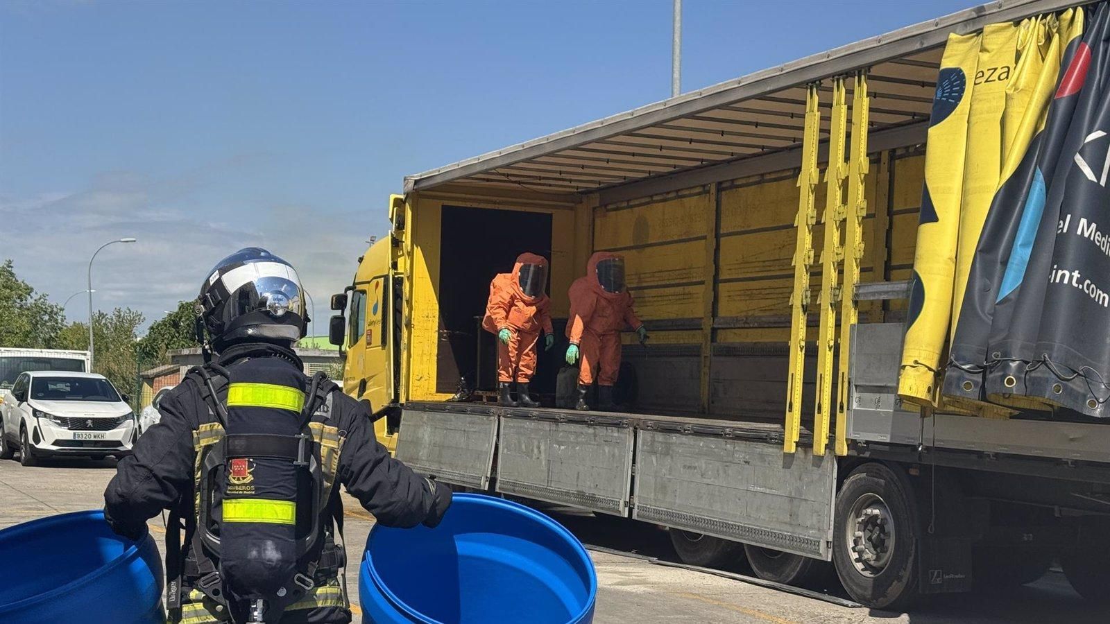 Neutralizan una nube tóxica tras una fuga de ácido nítrico en una nave de Algete