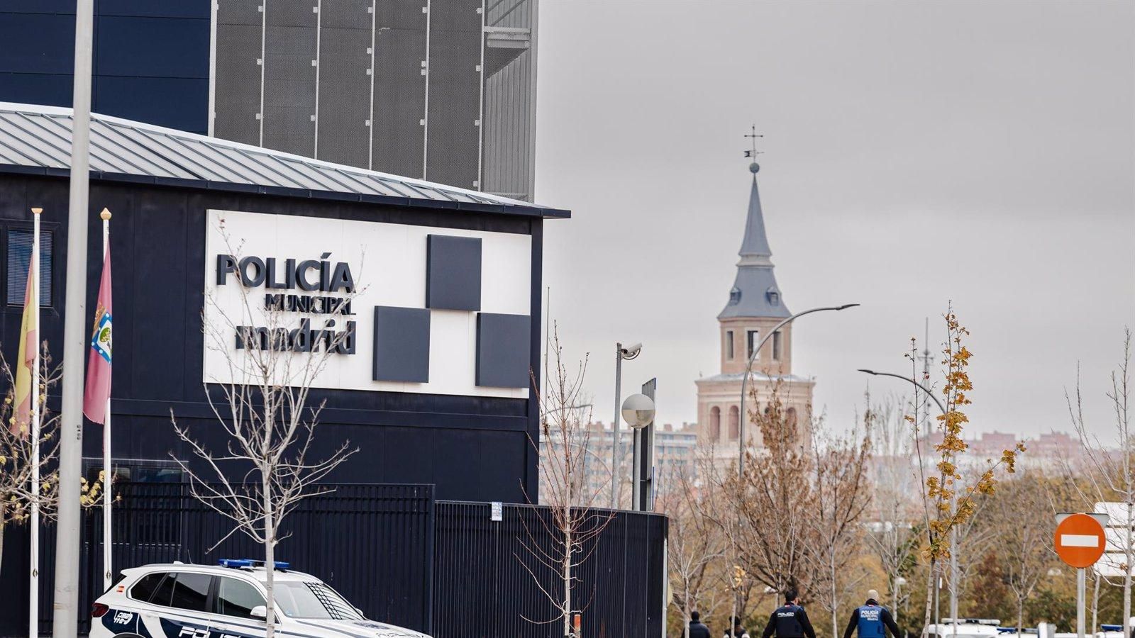 La Policía Municipal cierra un hotel chino de tres estrellas en Usera por incumplimientos administrativos y legales