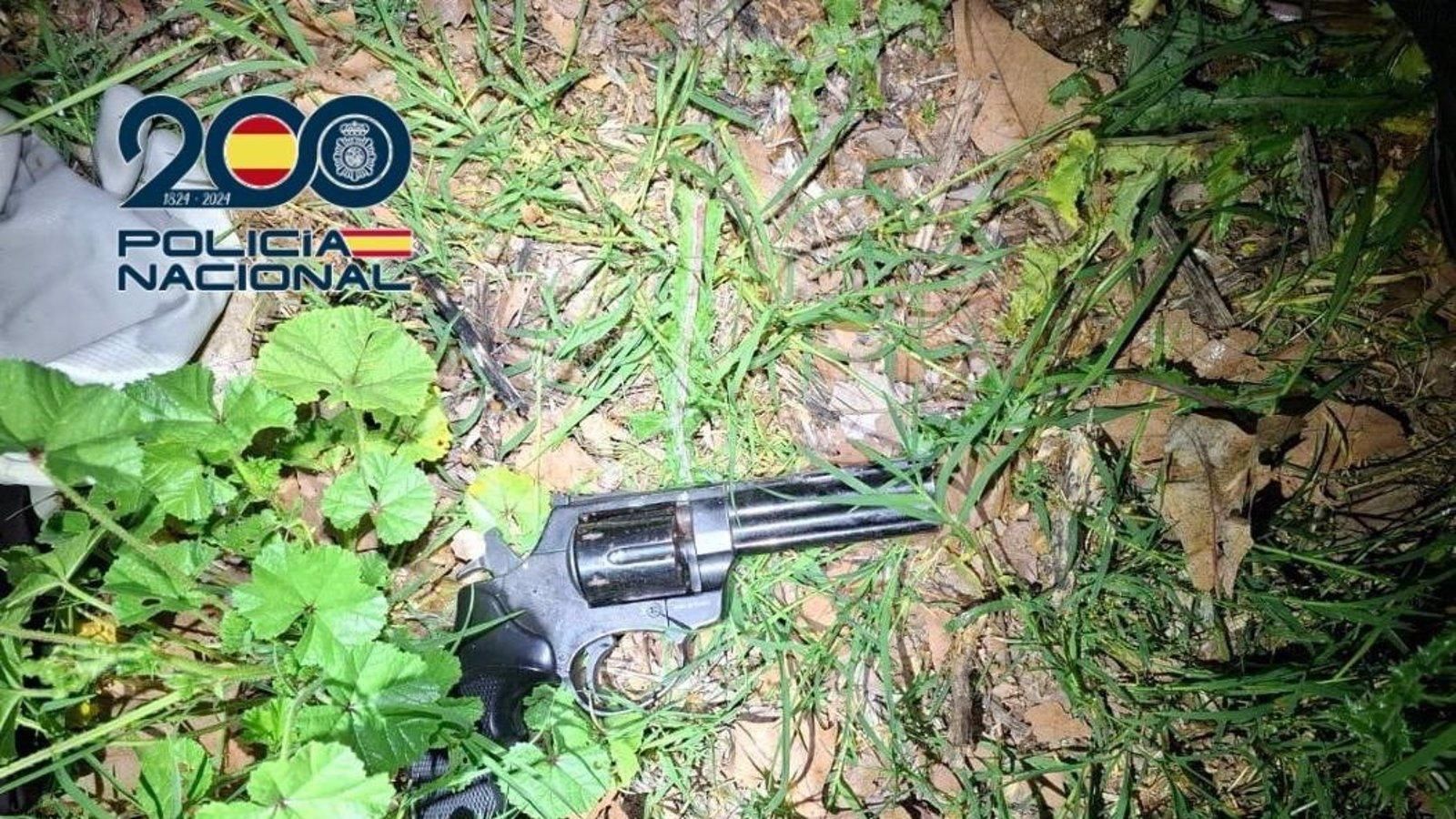Detienen en Hortaleza a dos hombres tras un robo violento en una gasolinera y una fuga por la M-40