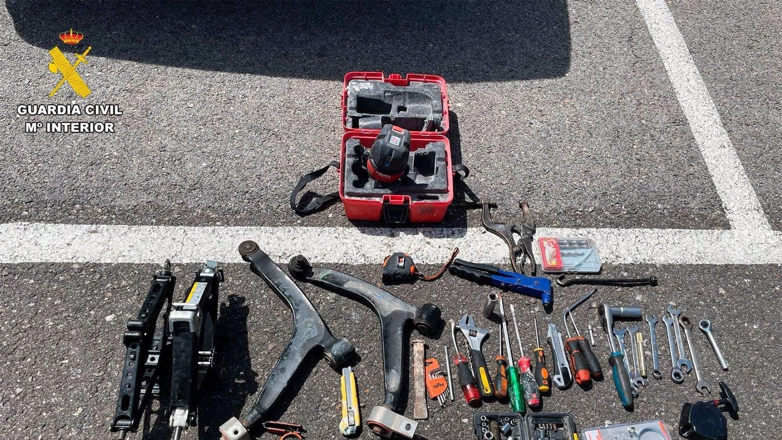 Detenidos dos individuos en Tres Cantos por robar herramientas en vehículos