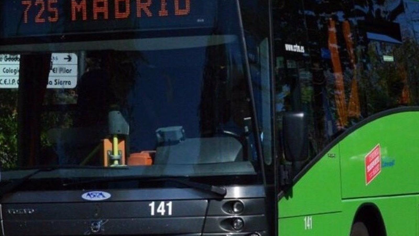 Suspenden una parada de autobús junto a Tres Cantos por las obras del tercer carril en la M-607