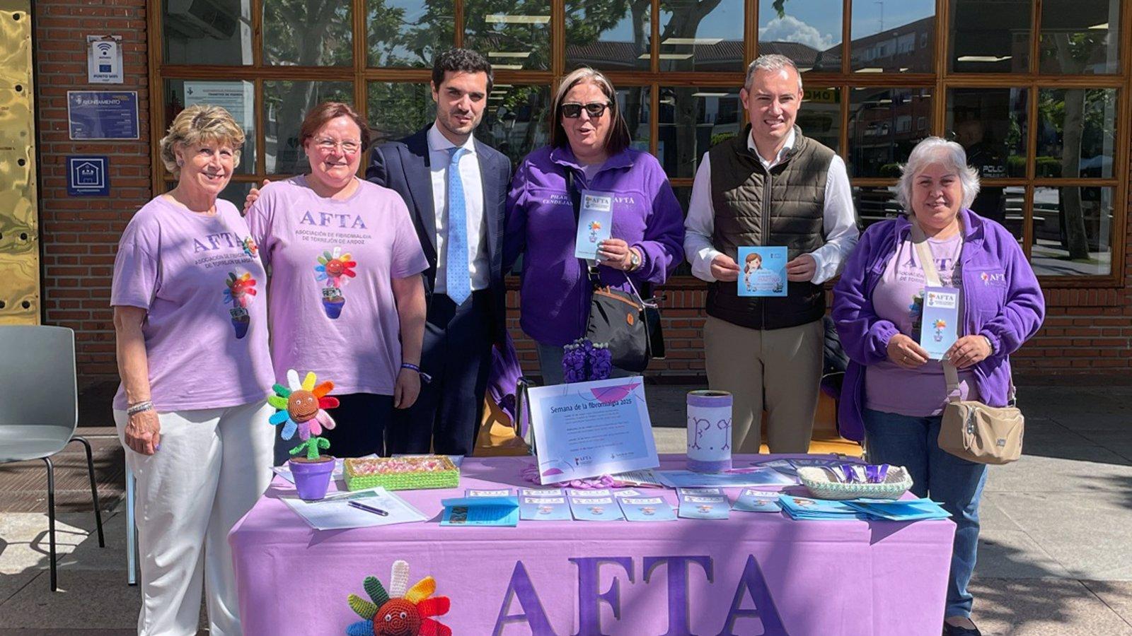 Torrejón ilumina su fachada de morado para visibilizar la fibromialgia