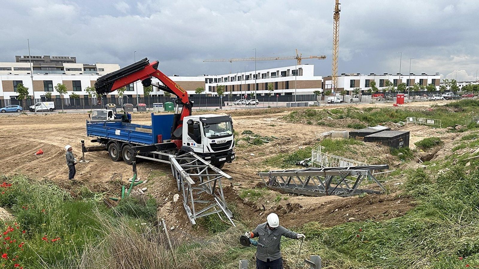 Torrejón elimina seis torres y sotierra cuatro líneas de alta tensión en la futura sede de la RFFM
