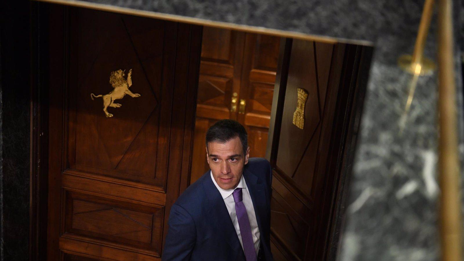 El CIS mantiene al PSOE en cabeza con un PP que sube tres puntos tras el apagón